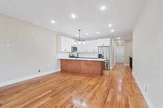 277 Pearsall Ave in Jersey City, NJ - Building Photo - Building Photo