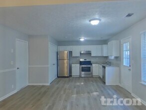 5813 Wellborn Creek Dr in Lithonia, GA - Foto de edificio - Building Photo