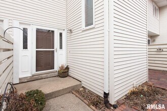 3084 Parkwild Dr in Bettendorf, IA - Building Photo - Building Photo