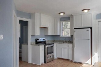 6076 Sinclair Dr in Montgomery, TX - Building Photo - Building Photo