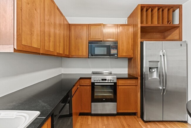 4 Powers Ct, Unit 1 in Boston, MA - Building Photo - Building Photo