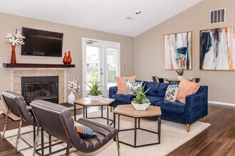 Spring Valley Apartments in Farmington Hills, MI - Building Photo - Building Photo