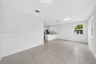 5555 NW 27th St in Lauderhill, FL - Building Photo - Building Photo