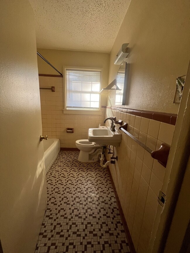 2513 Crescent Dr in Albany, GA - Building Photo - Building Photo