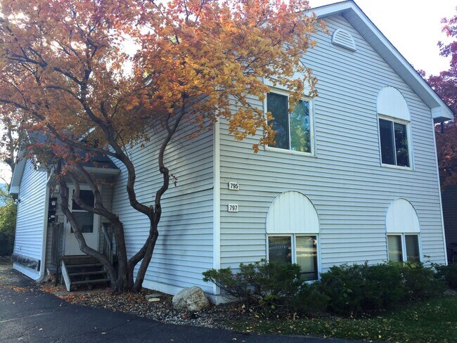 795-797 Weeks Ave SE