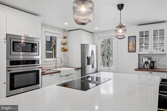 125 E Moreland Ave in Philadelphia, PA - Building Photo - Building Photo