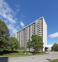 66 Falby Ct in Ajax, ON - Building Photo