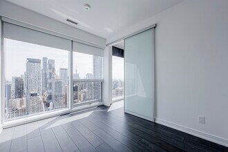 3-4203 Gloucester St in Toronto, ON - Building Photo - Building Photo