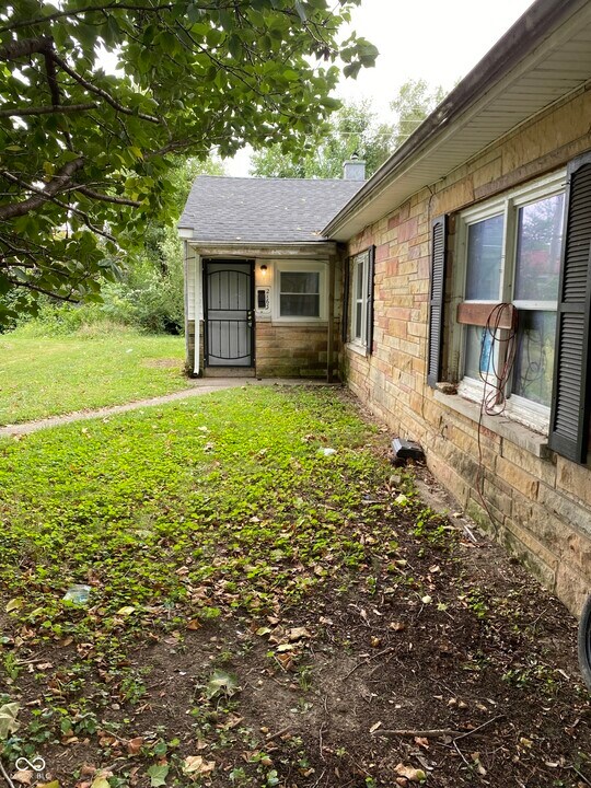 2163 Admiral Dr in Indianapolis, IN - Building Photo