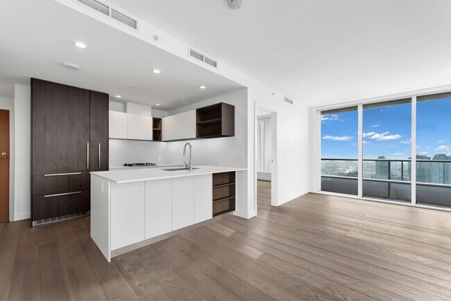 6000 Mckay Av in Burnaby, BC - Building Photo - Building Photo