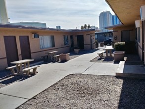 Chicago Apartments in Las Vegas, NV - Building Photo - Building Photo