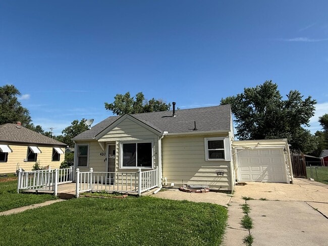 property at 420 W Elm St