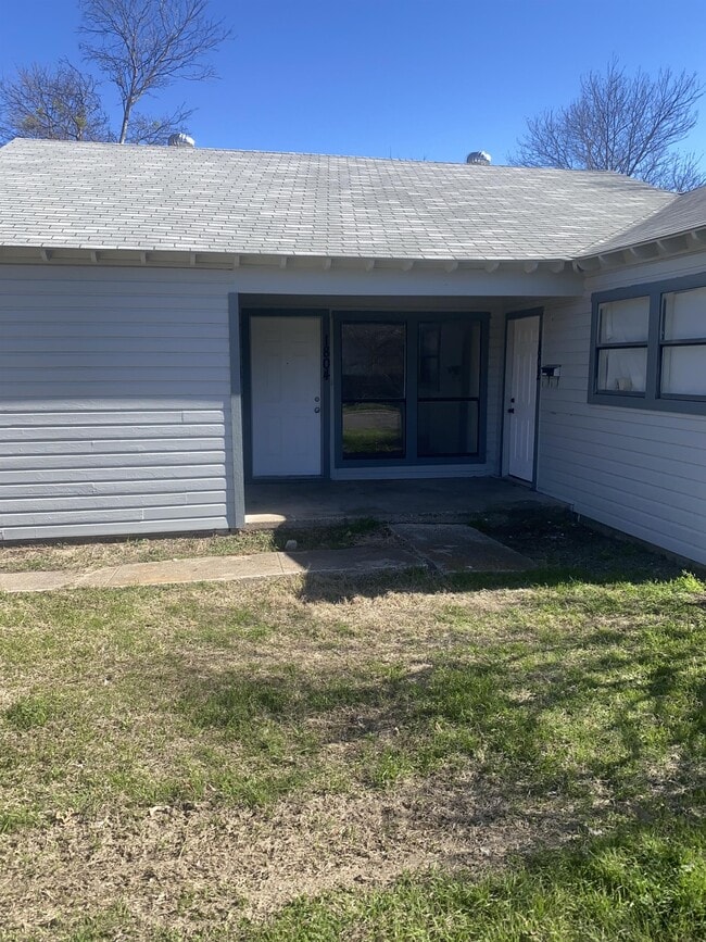 property at 1804 Alamo Ave