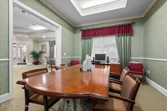10075 Gate Pkwy N in Jacksonville, FL - Building Photo - Building Photo