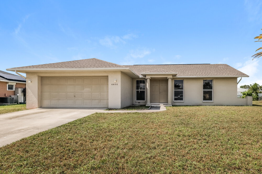 4400 SW 6th Ave in Cape Coral, FL - Building Photo