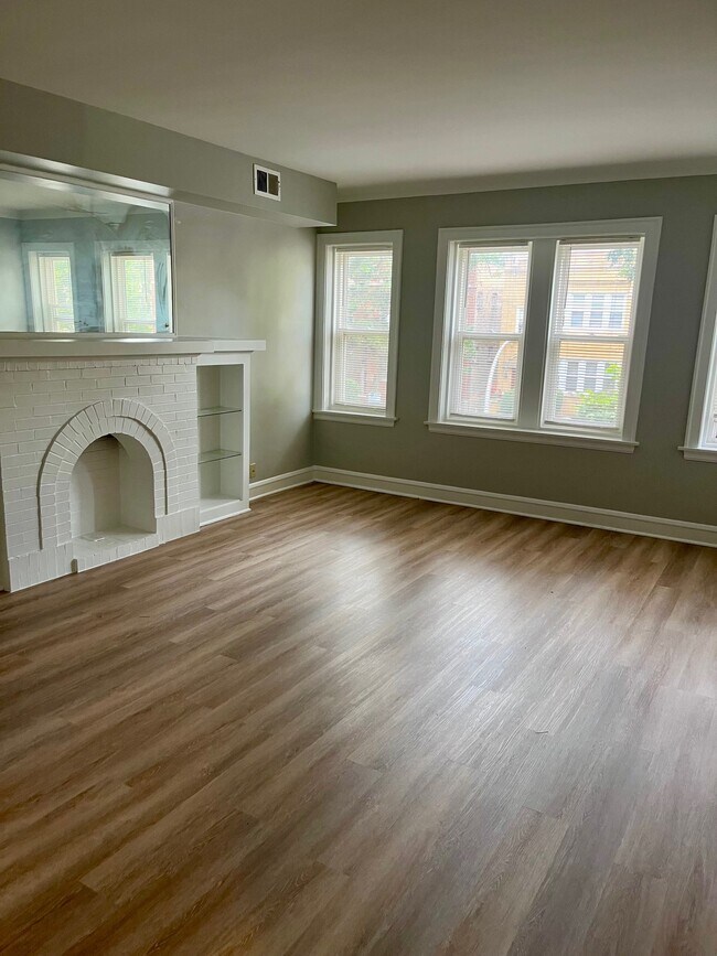 5749 N Rockwell St, Unit 2 in Chicago, IL - Building Photo - Building Photo