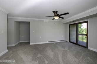 5B Auburn Ct in Red Bank, NJ - Foto de edificio - Building Photo