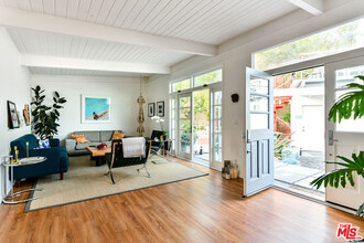 7107 Pacific View Dr in Los Angeles, CA - Building Photo - Building Photo