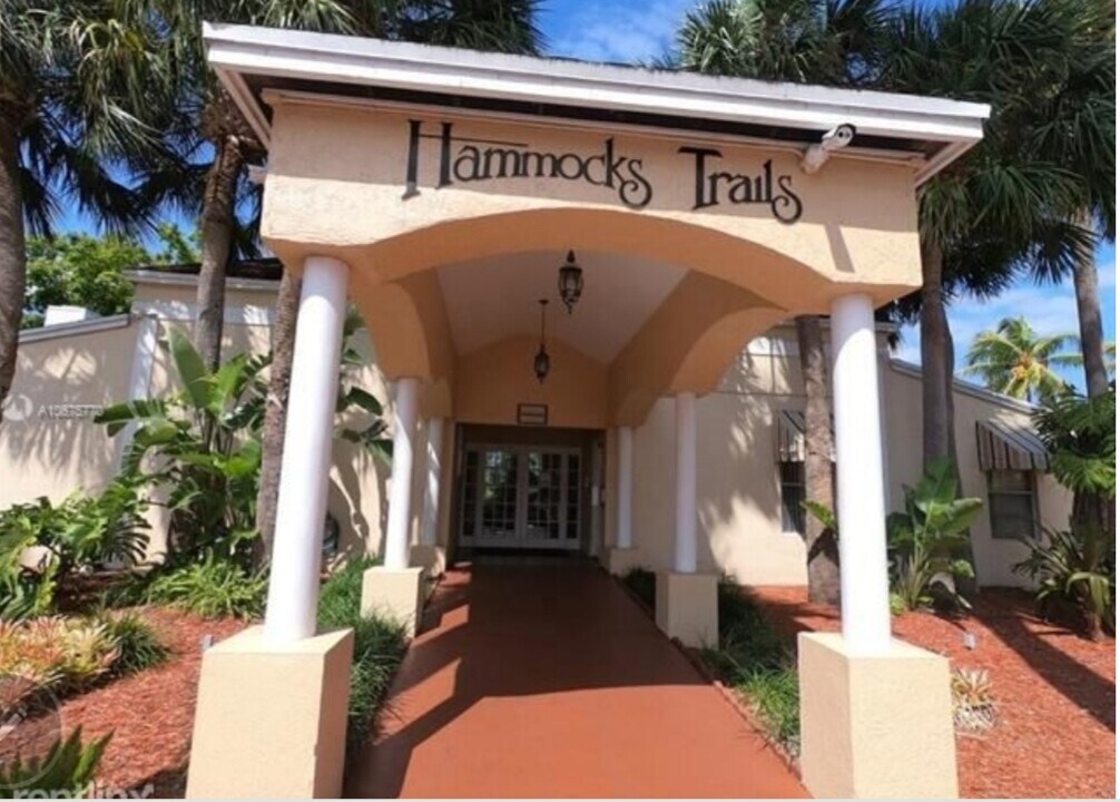 15290 SW 106th Ln in Miami, FL - Building Photo