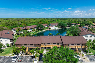 Woodgate Condos in Naples, FL - Foto de edificio - Building Photo