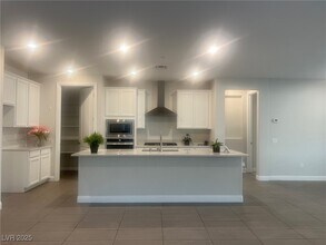 2110 Millergrove Ave in North Las Vegas, NV - Foto de edificio - Building Photo