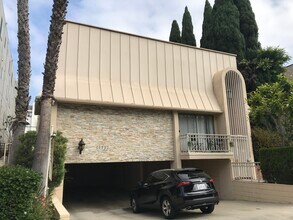 11737 Kiowa Ave in Los Angeles, CA - Foto de edificio - Building Photo