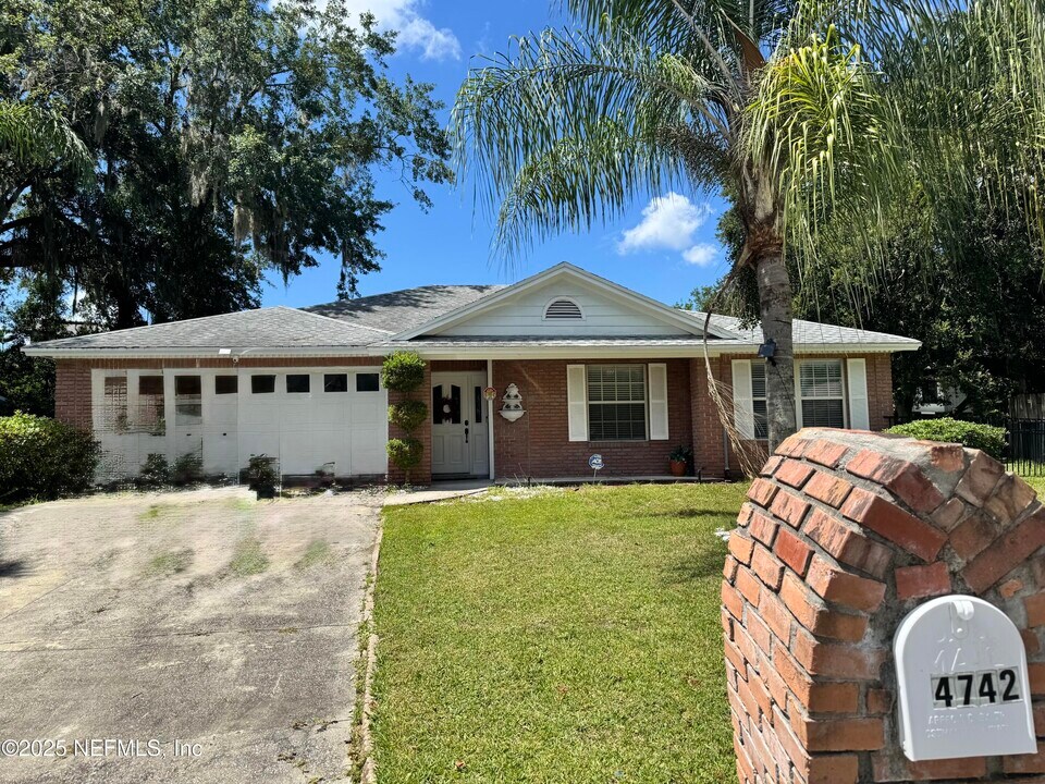 4742 Trevi Dr in Jacksonville, FL - Building Photo