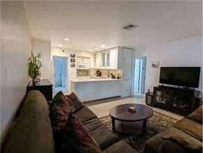 609 NE 14th Pl in Fort Lauderdale, FL - Building Photo - Building Photo