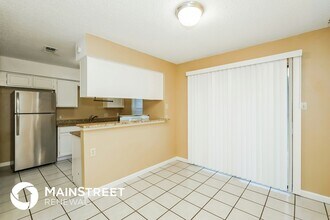 728 Poe St in Azle, TX - Foto de edificio - Building Photo