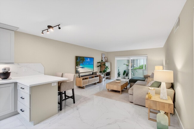 property at 322 N Federal Hwy