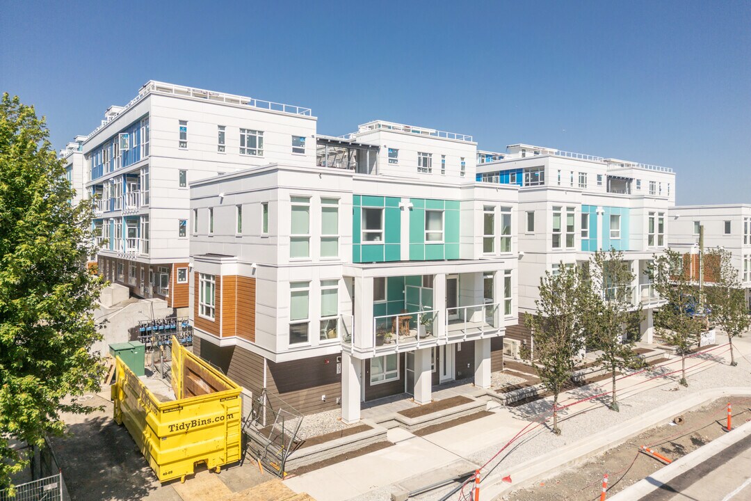 Parc Portofino in Richmond, BC - Building Photo