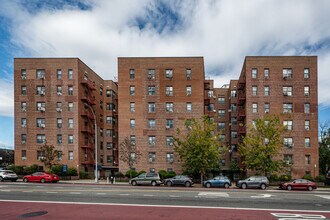 Northridge Section III in East Elmhurst, NY - Building Photo - Building Photo