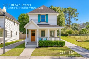 1323 Broad St in Beaufort, SC - Building Photo