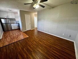 1710 10th St in Wichita Falls, TX - Building Photo