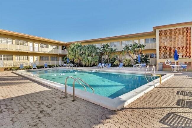 26 Diplomat Pkwy in Hallandale Beach, FL - Building Photo - Building Photo