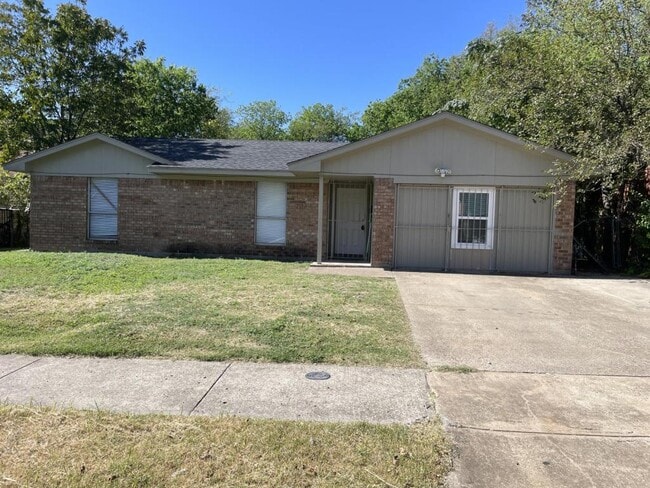 property at 2723 Kellogg Ave