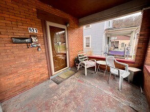 921 15th St-Unit -2nd Floor in Beaver Falls, PA - Foto de edificio - Building Photo