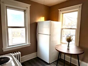 93 Fullerton Ave, Unit #2 in Newburgh, NY - Foto de edificio - Building Photo