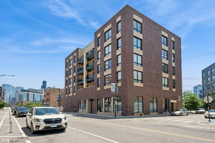 680 N Milwaukee Ave, Unit 405 Apartments