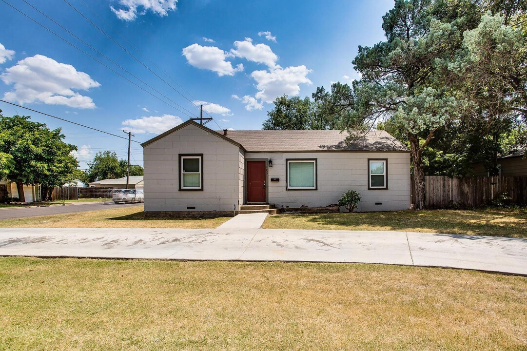 2601 27th St in Lubbock, TX - Foto de edificio