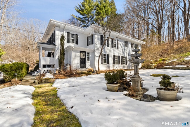 145 Lyons Plain Rd in Weston, CT - Building Photo - Building Photo