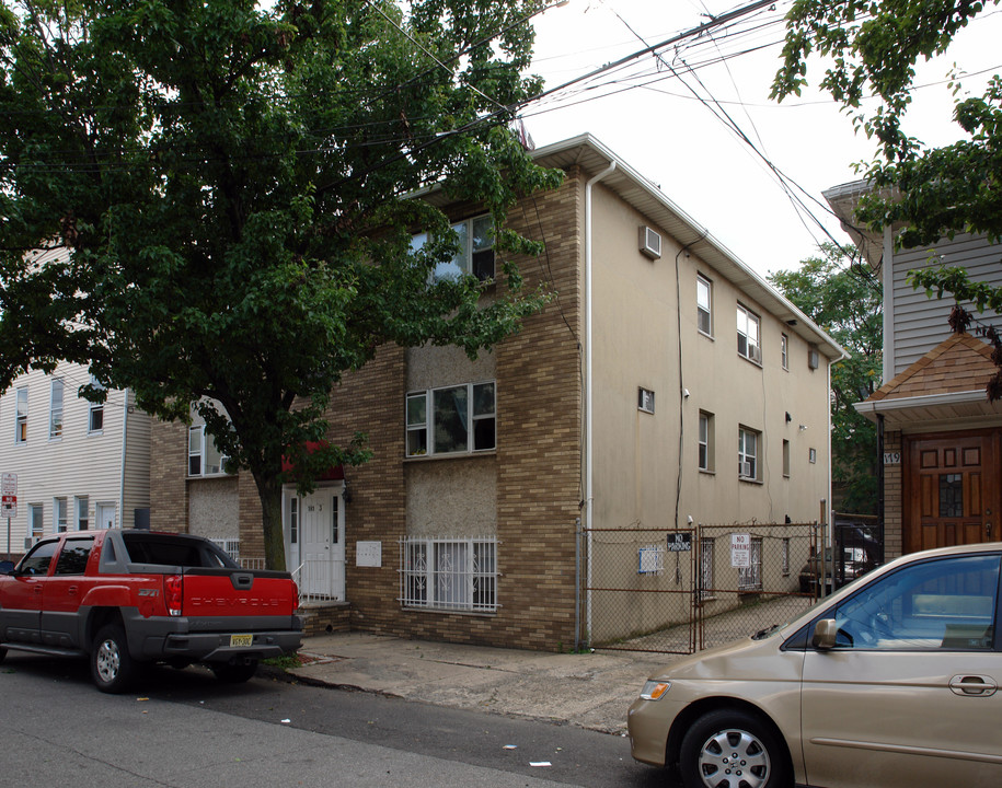 181-183 Mcwhorter St in Newark, NJ - Building Photo