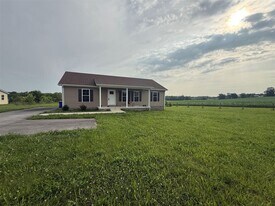 900 Howser Rd in Smiths Grove, KY - Building Photo