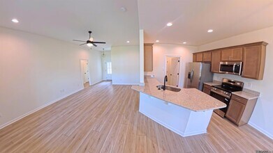 25699 Raines Ave in Denham Springs, LA - Foto de edificio - Building Photo