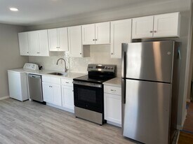 38 Gerrard Ave, Unit 2nd floor in East Longmeadow, MA - Building Photo