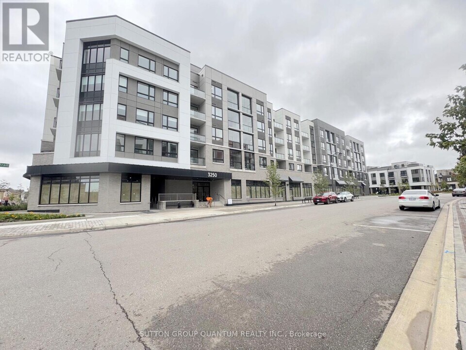3250 Carding Mill Trail in Oakville, ON - Building Photo