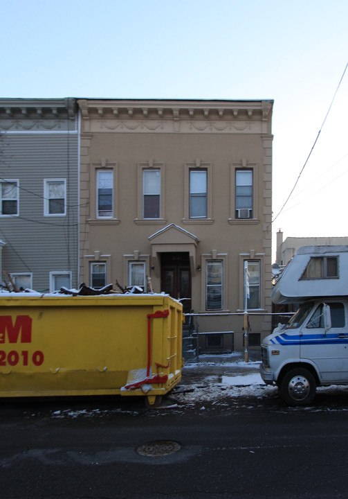 87-67 126th St in Jamaica, NY - Foto de edificio