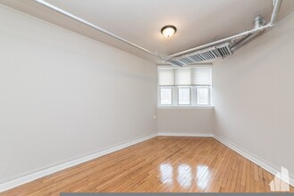 4255 W Addison St in Chicago, IL - Building Photo - Building Photo