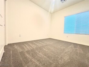 4516 Bayley Skye Ave in Las Vegas, NV - Foto de edificio - Building Photo