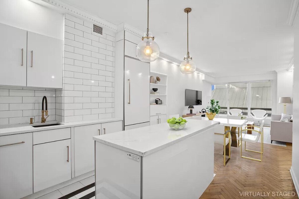 530 E 76th St in New York, NY - Building Photo